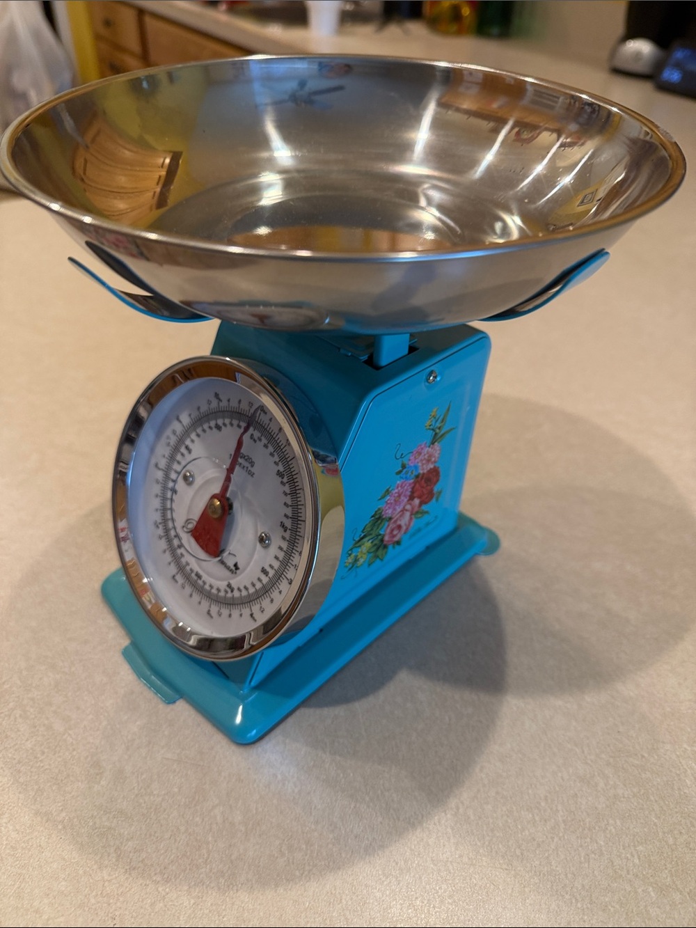This is The Pioneer Woman sweet rose, mini analog kitchen scale.